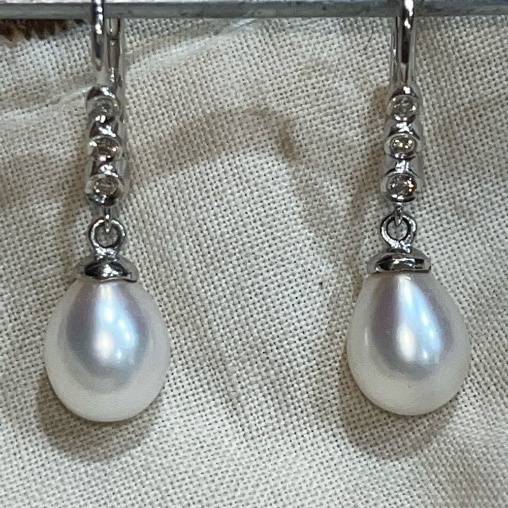 Diamond & Pearl dangle earrings 3 diamonds 10k white gold locking clasp